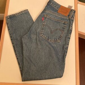 Levi’s Wedgie size 27